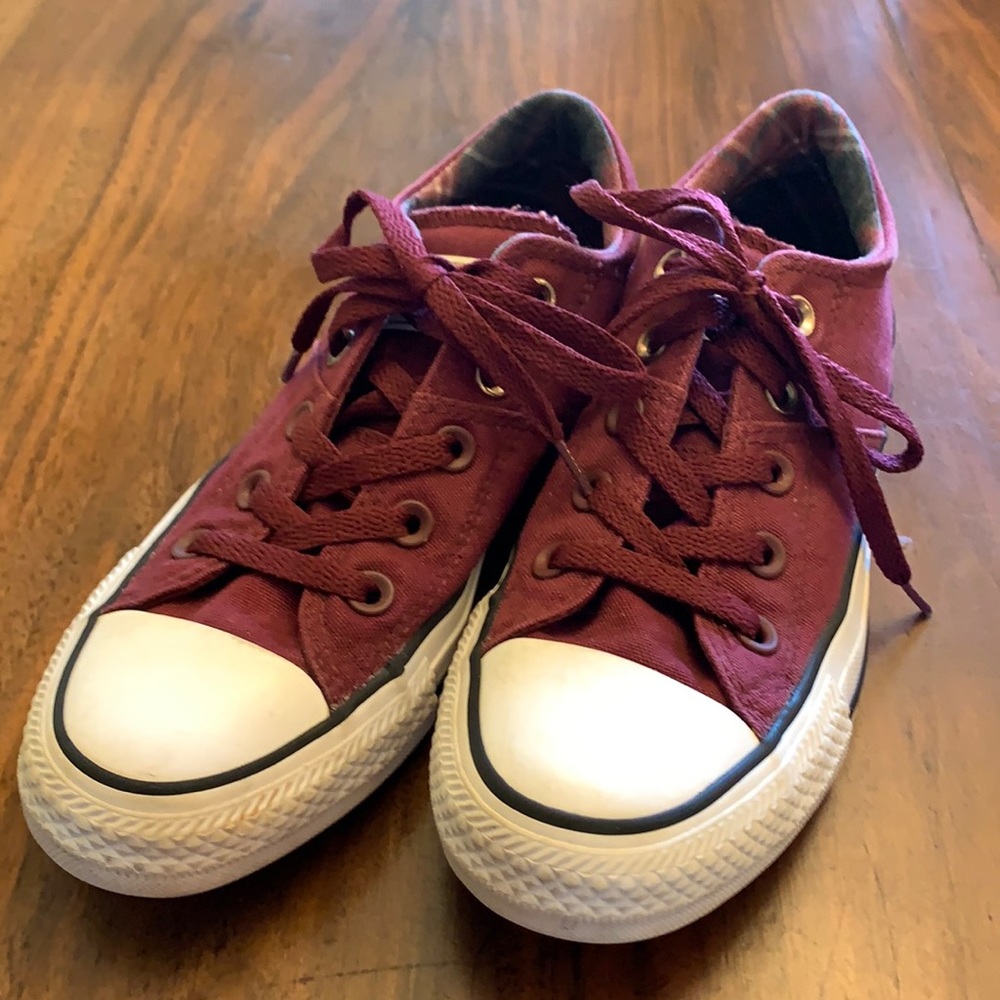 Women’s converse maroon burgundy size 6